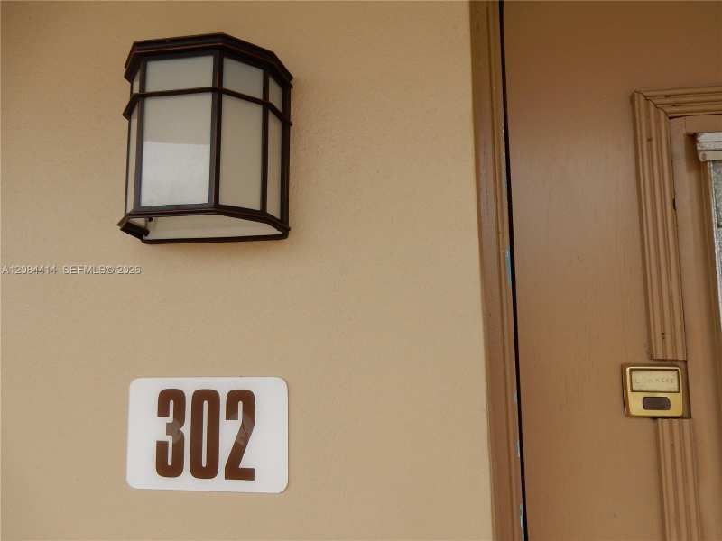 5051 W OAKLAND PARK BLVD # 302, Lauderdale Lakes FL 33313