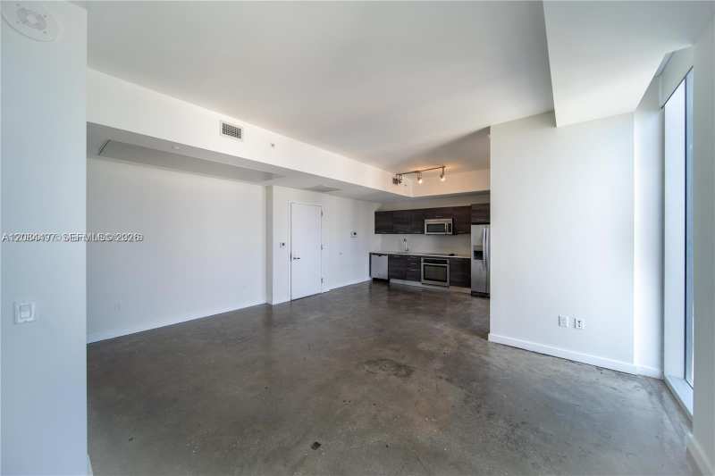 151 SE 1st St, Miami FL 33131