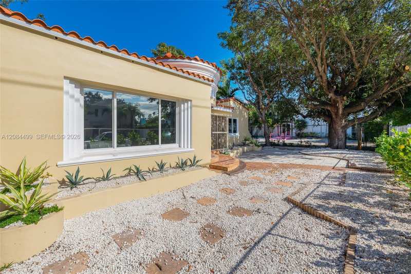 571 NE 64th St, Miami FL 33138