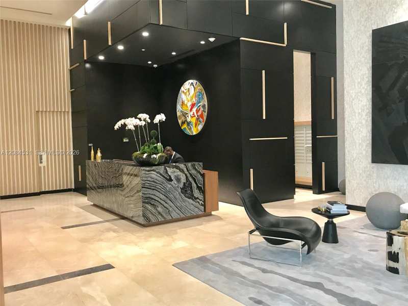 55 SW 9th St # 2807, Miami FL 33130
