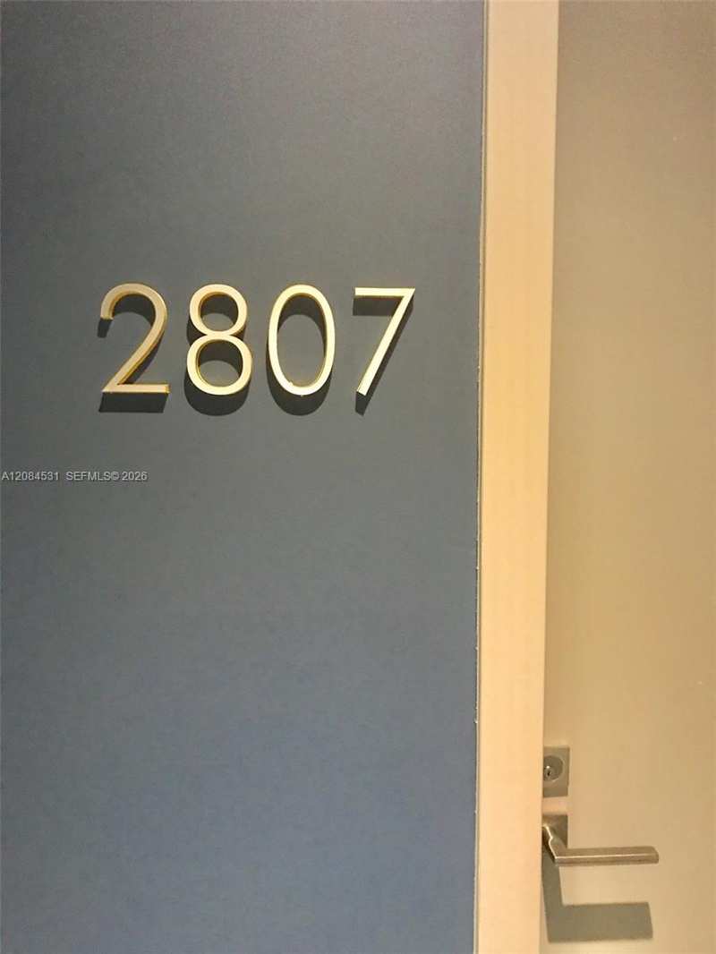 55 SW 9th St # 2807, Miami FL 33130