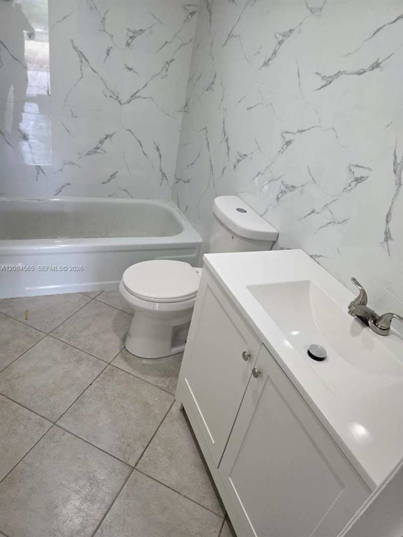 2017 NW 46th Ave # A404, Lauderhill FL 33313