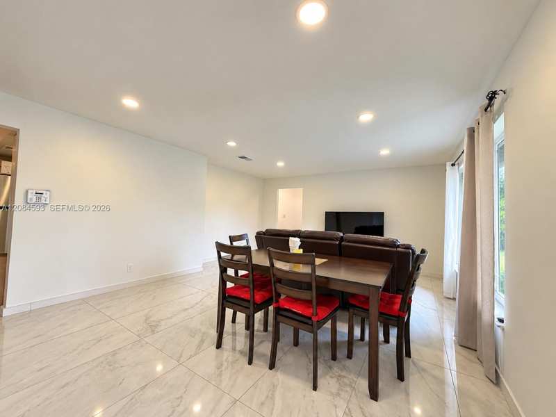 8001 NW 108 AVE, Tamarac FL 33321