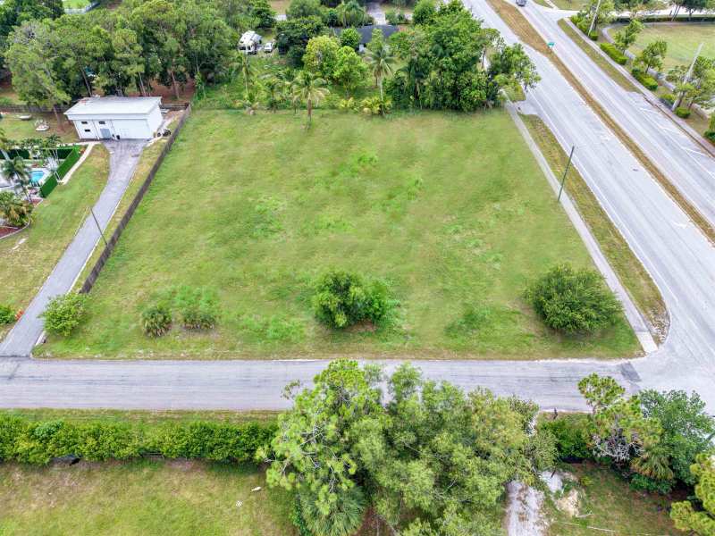16430 E Downers Drive E, Loxahatchee FL 33470
