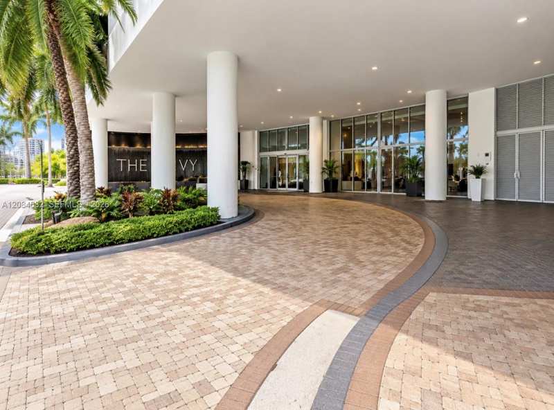 90 SW 3rd St # 1403, Miami FL 33130