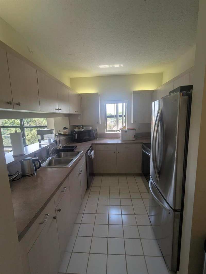 200 UNO LAGO Drive # 405, Juno Beach FL 33408