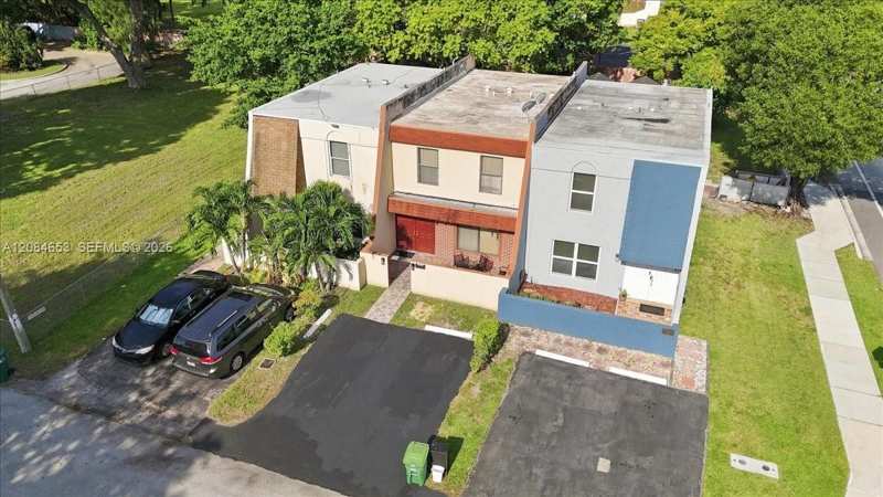 7597 NW 75th Ave, Tamarac FL 33321