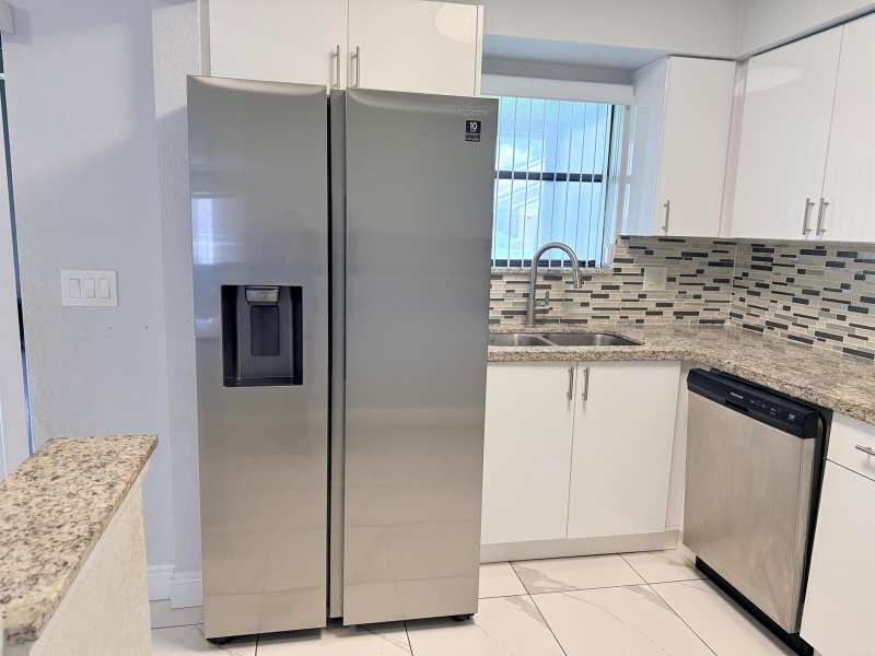 1104 RIVERSIDE Drive, FL 33463