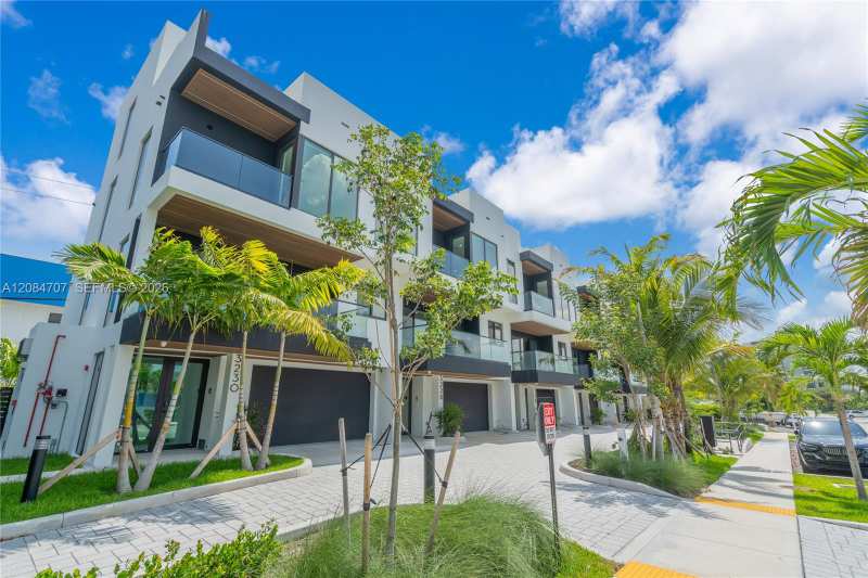 3226 NE 7th St, Pompano Beach FL 33062