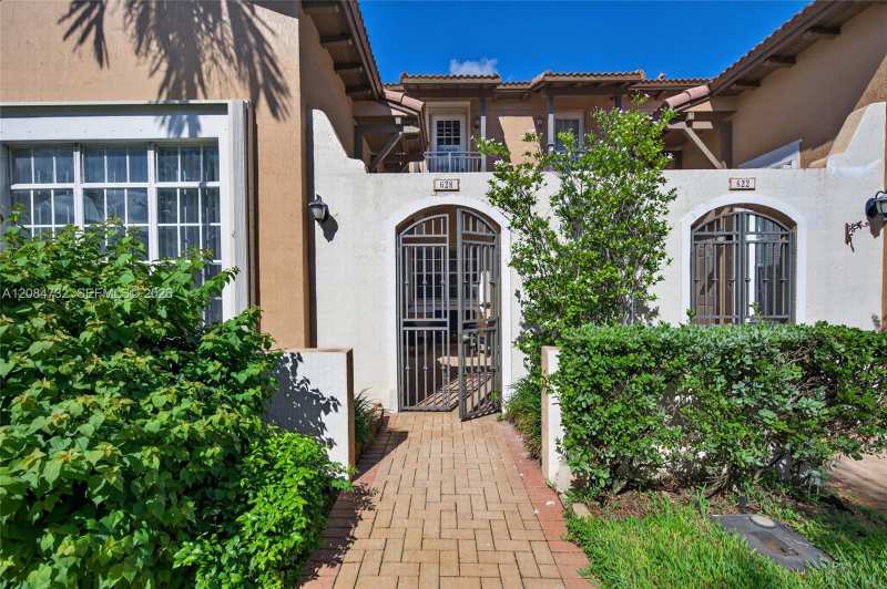 628 SW 147th Ter, Pembroke Pines FL 33027