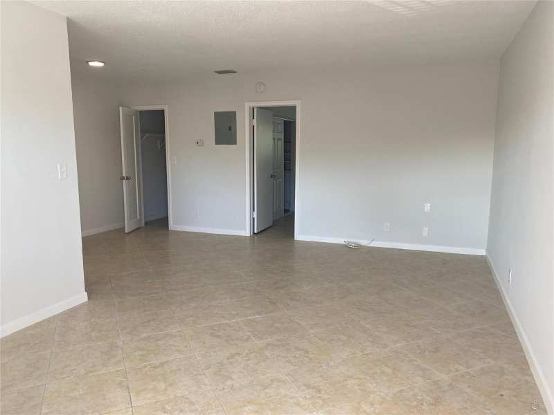 853 SE 4TH Court Apt 14, Deerfield Beach FL 33441