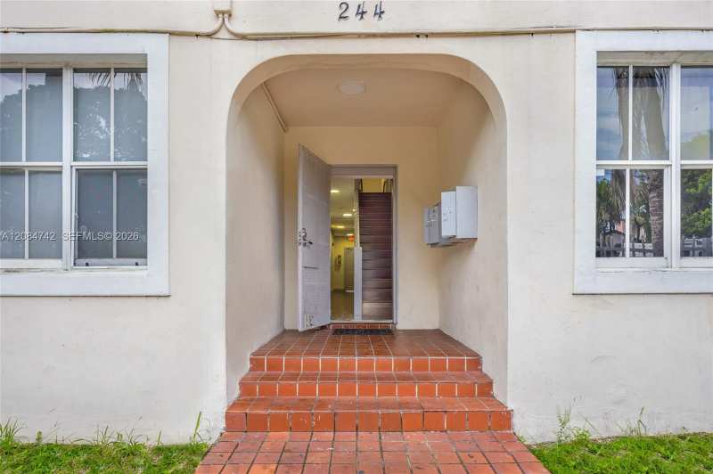 244 NW 34th St, Miami FL 33127