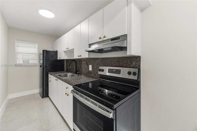 1720 Cleveland St # 111W, Hollywood FL 33020
