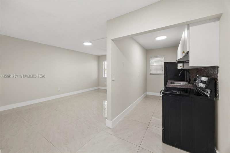 1720 Cleveland St # 111W, Hollywood FL 33020