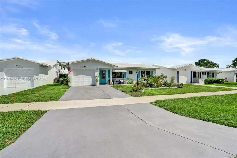 2083 SW 13th Ave, Boynton Beach FL 33426