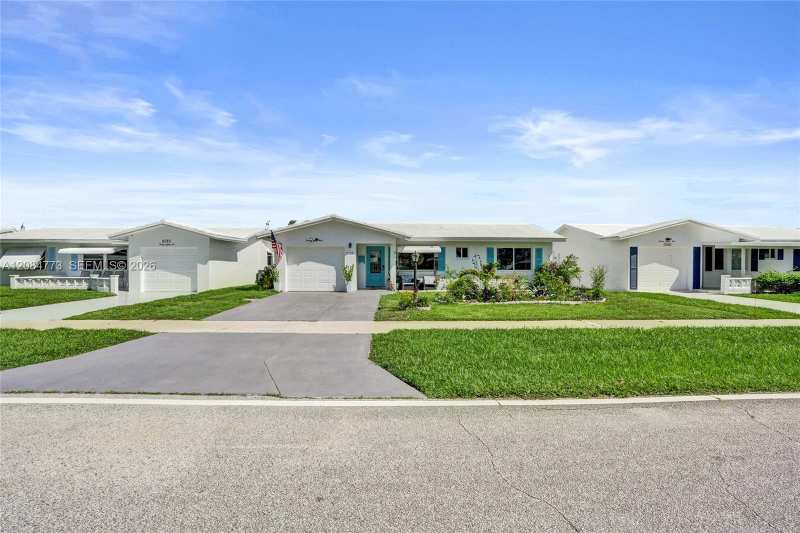 2083 SW 13th Ave, Boynton Beach FL 33426