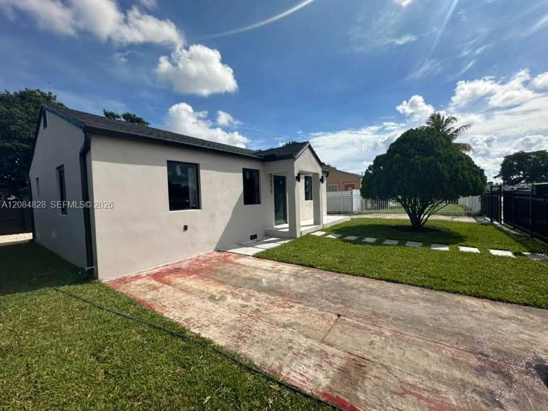 2377 NW 84th St, Miami FL 33147