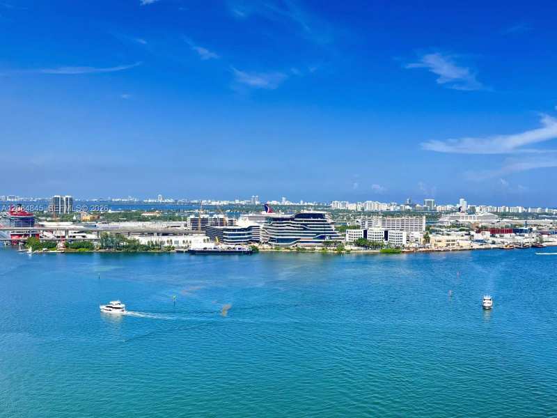 335 S Biscayne Blvd # 2506, Miami FL 33131