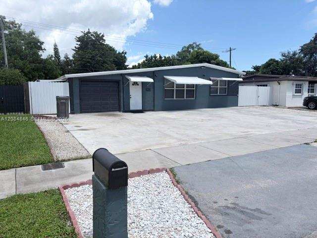 3611 SW 40th St, West Park FL 33023