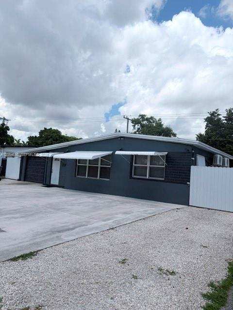 3611 SW 40th St, West Park FL 33023