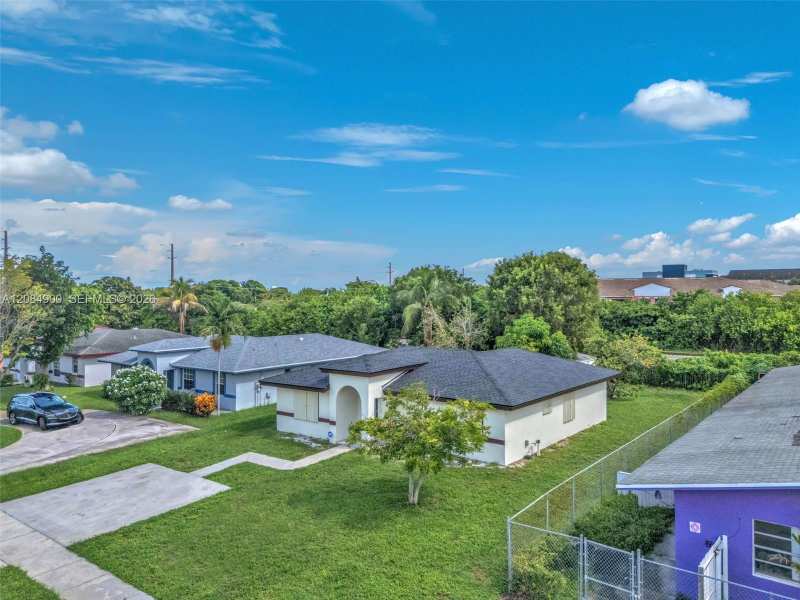 370 NW 14th St, Pompano Beach FL 33060