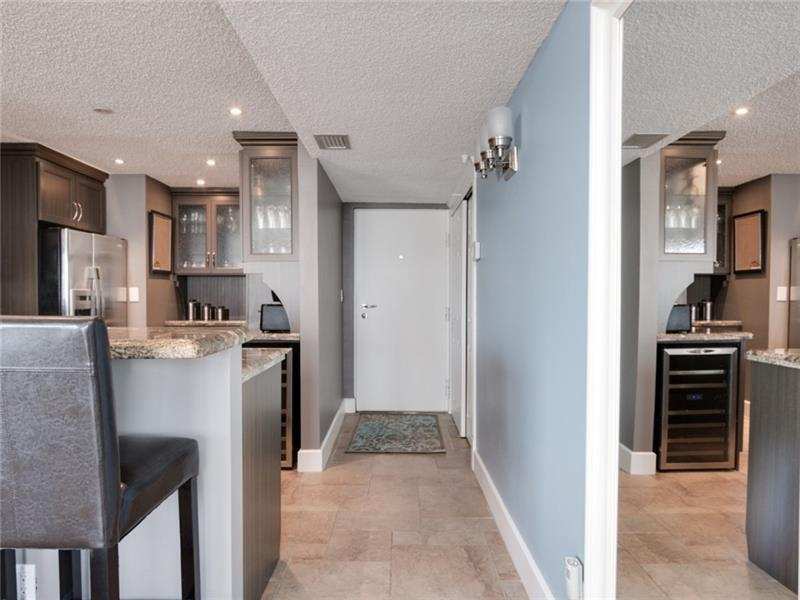 121 GOLDEN ISLES Drive # 806, Hallandale Beach FL 33009