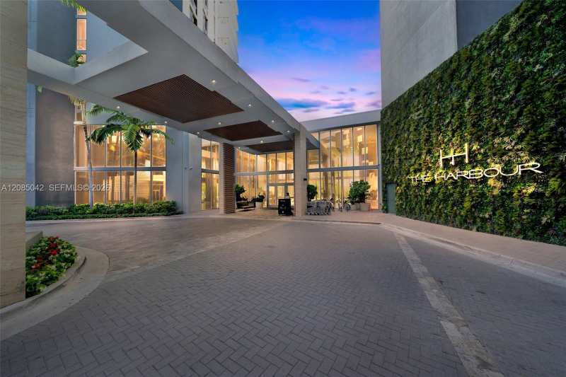 16385 Biscayne Blvd # 2707, North Miami Beach FL 33160