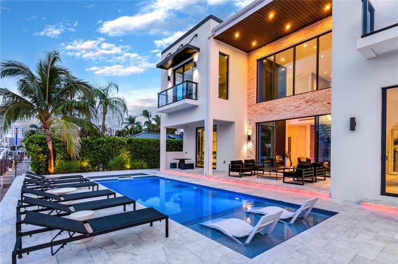 2817 NE 35th St, Fort Lauderdale FL 33306