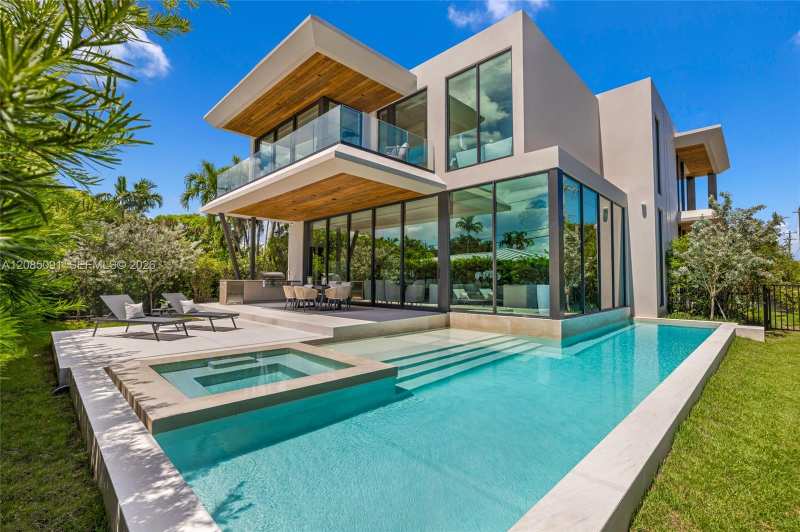 4940 Cherokee Ave, Miami Beach FL 33140