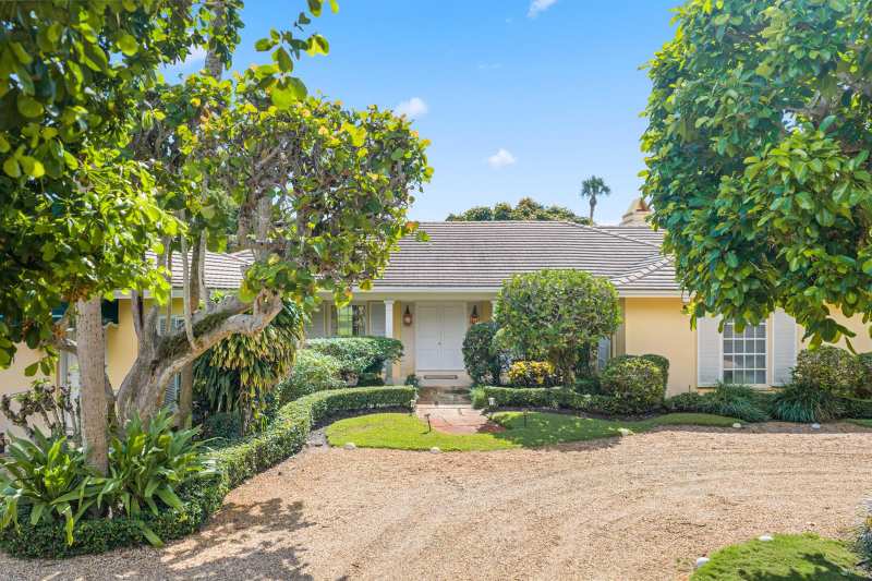 8 COUNTRY Road W, FL 33436