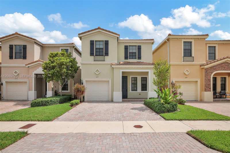 657 NE 191st St, Miami FL 33179