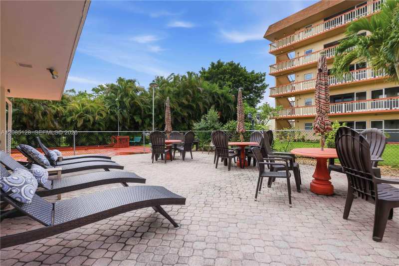 5300 Washington St # W513, Hollywood FL 33021