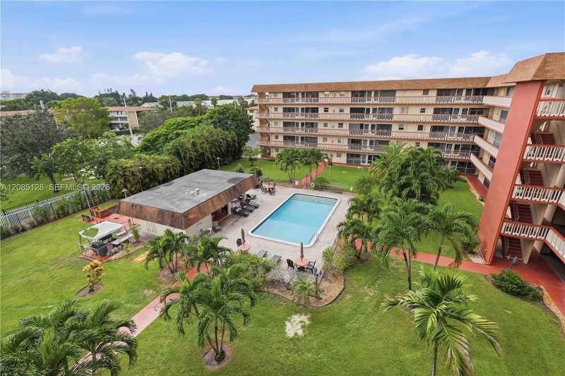 5300 Washington St # W513, Hollywood FL 33021