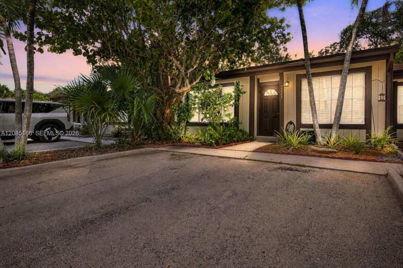2221 Buttonwood Ave, Pembroke Pines FL 33026