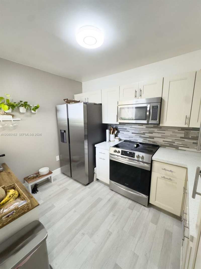 1112 NW 125th Pl # 102, Miami FL 33182