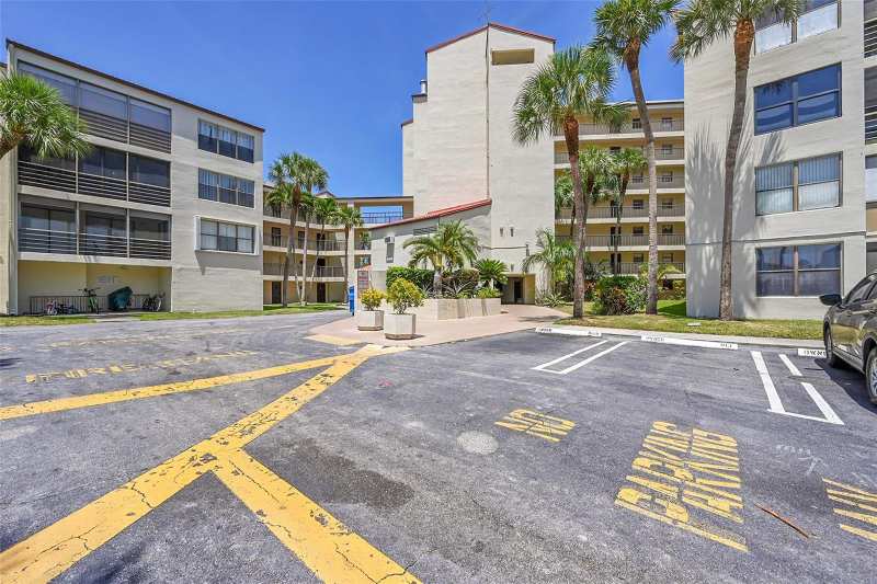 2304 S CYPRESS BEND Drive # 512, Pompano Beach FL 33069
