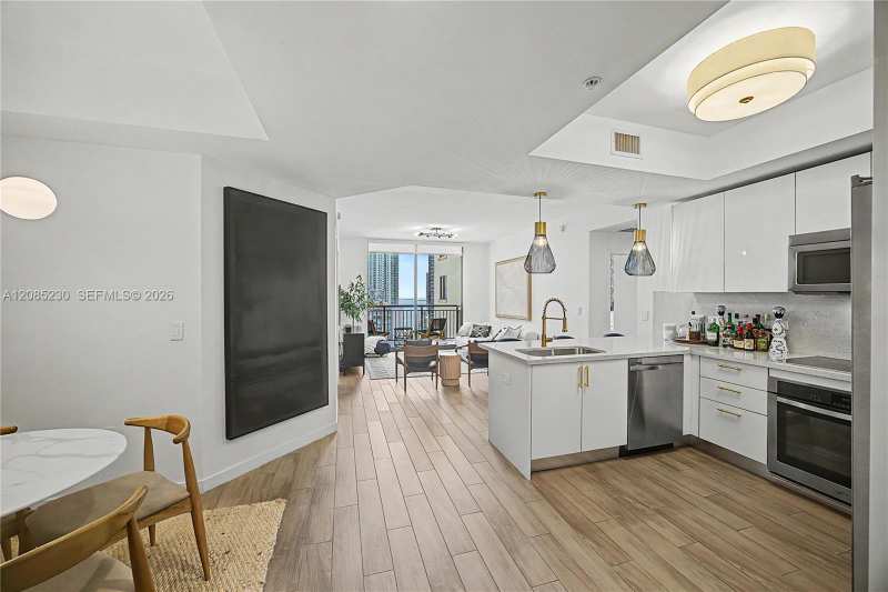 999 SW 1st Ave # 2407, Miami FL 33130