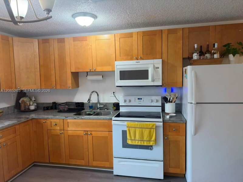 42 W 7th St # 202, Hialeah FL 33010