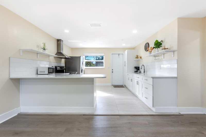 3914 Serubi Avenue, Palm Springs FL 33461