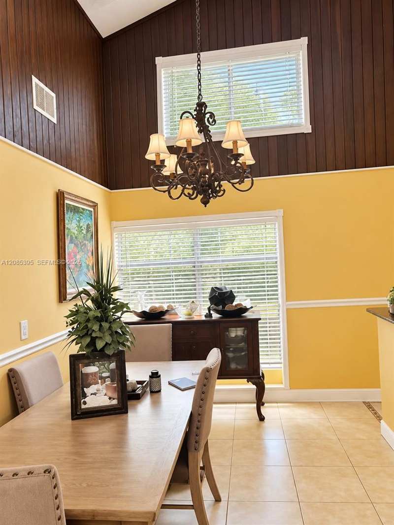 4420 NW 37th St, Lauderdale Lakes FL 33319