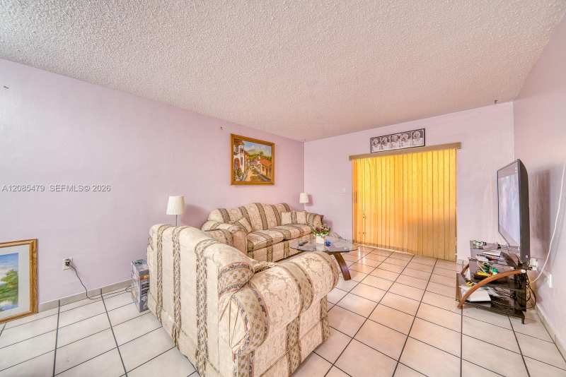 140 Royal Palm Rd # 111, Hialeah Gardens FL 33016