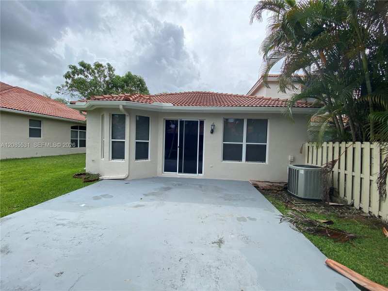856 NW 132nd Ave, Pembroke Pines FL 33028