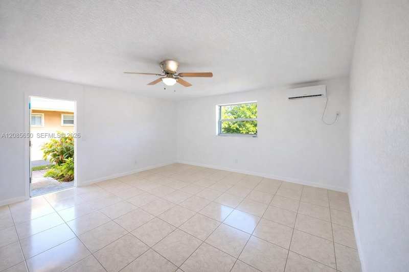 2580 NW 139th St # 1, Opa-Locka FL 33054