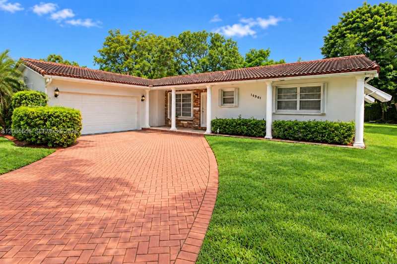 14961 Egan Ln, Miami Lakes FL 33014