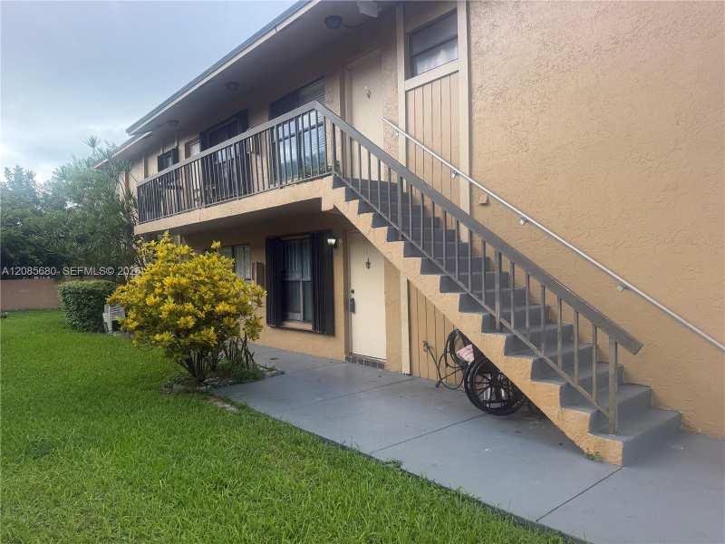 6730 W 26th Ct # 15, Hialeah FL 33016