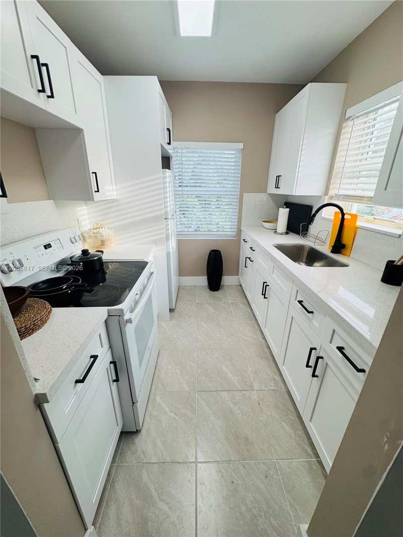 850 SW 5th St # 2, Miami FL 33130