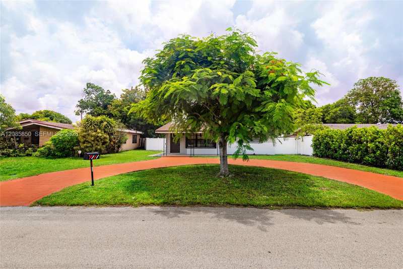 2631 Alcazar Dr, Miramar FL 33023