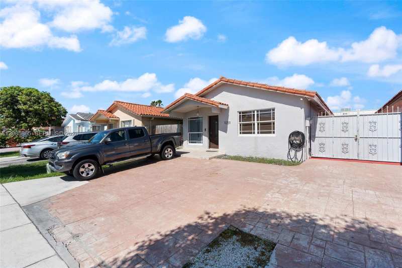 11259 NW 88th Ave, Hialeah Gardens FL 33018