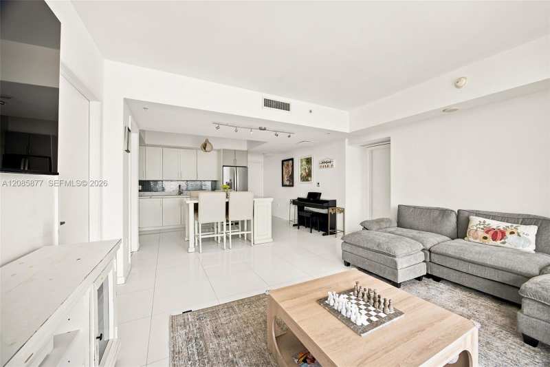 92 SW 3rd St # 2004, Miami FL 33130