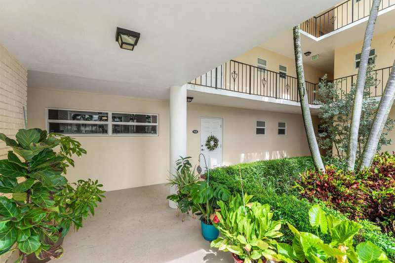 16 Colonial Club Drive # 103, Boynton Beach FL 33435